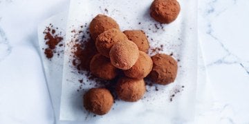 ŞEKERSİZ UNSUZ YULAF ve KAKAOLU TOPLAR