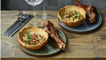 AĞIR ATEŞTE PİŞİRİLMİŞ KUZU İNCİK-YUFKA KASESİNDE FİRİK PİLAVI