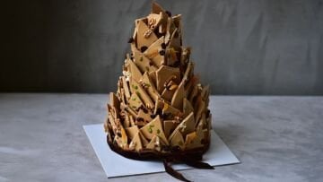 KARAMELLİ ÇİKOLATA KULESİ