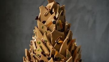 KARAMELLİ ÇİKOLATA KULESİ