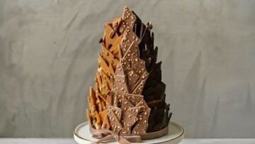 KAREMEL-SÜTLÜ_ BİTTER ÇİKOLATA KULESİ